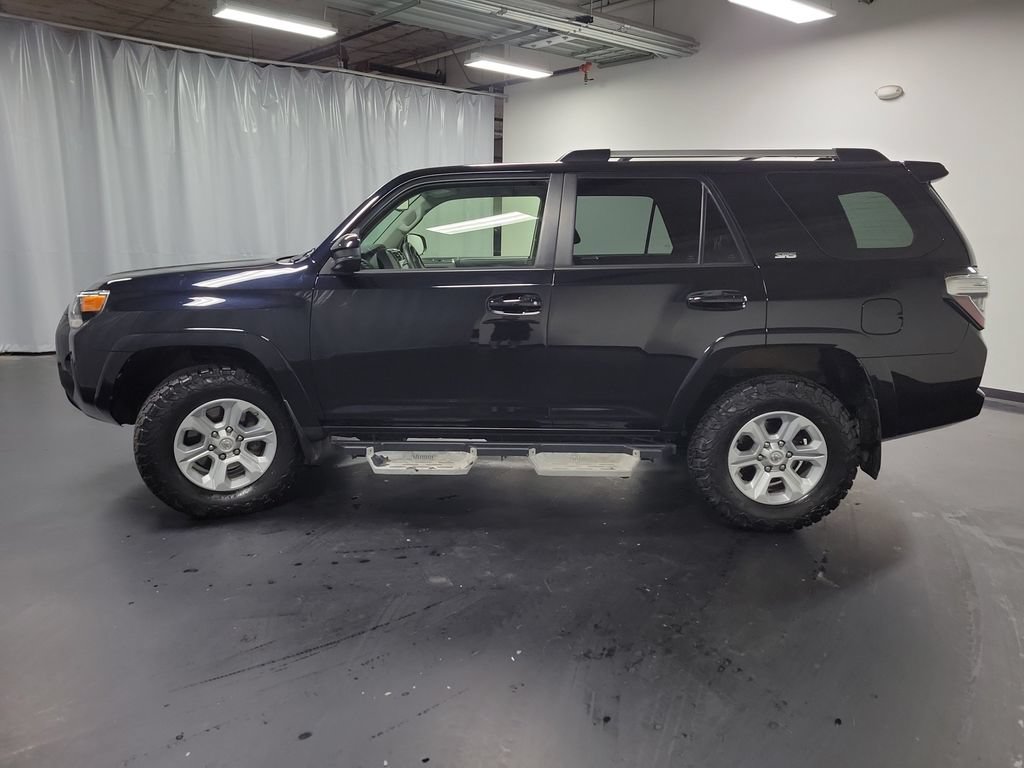 Used 2021 Toyota 4Runner SR5 AWD/4WD image 5