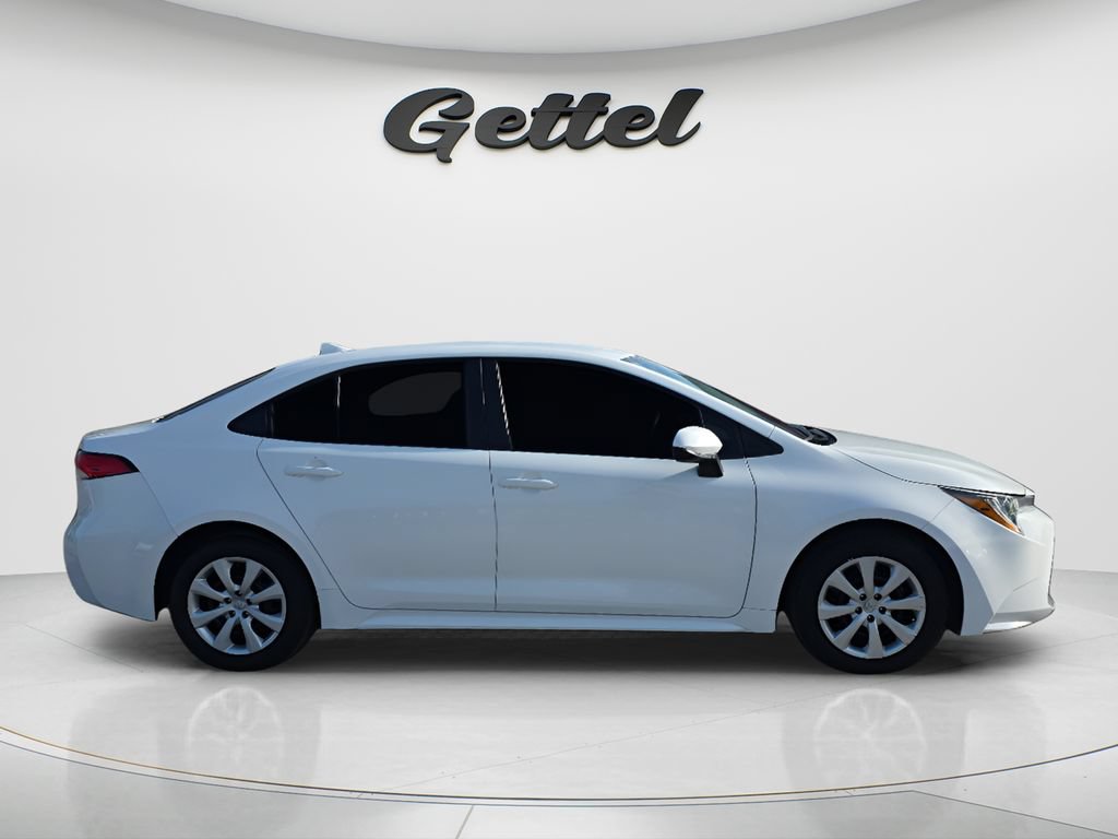 Used 2022 Toyota Corolla LE FWD image 4