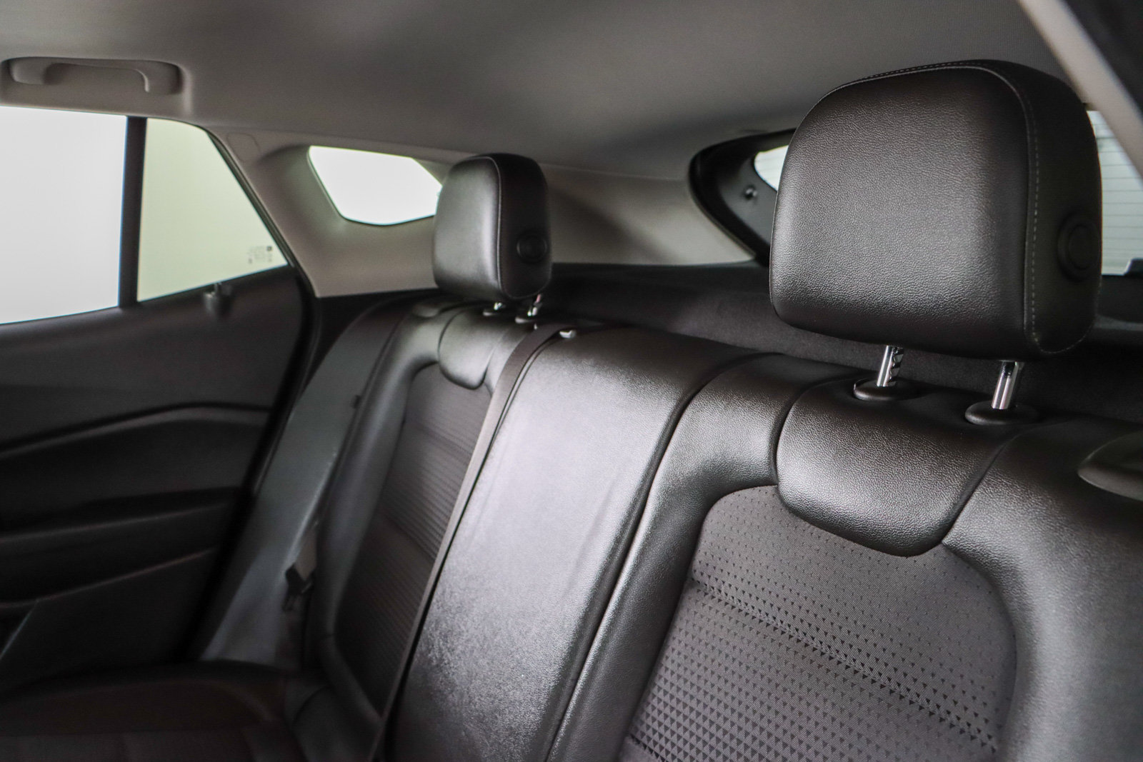 Used 2024 Chevrolet Trax LT w/ Sunroof Package FWD image 24