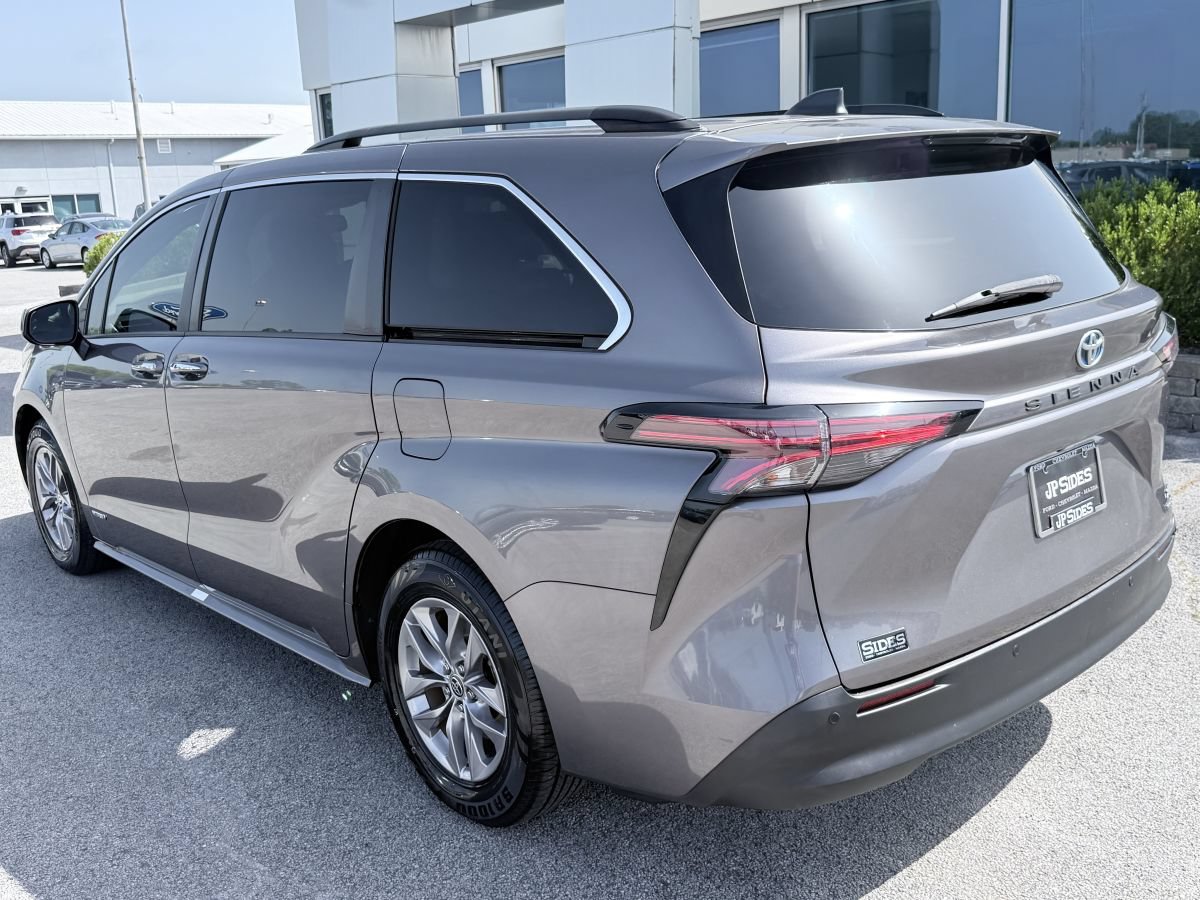 Used 2021 Toyota Sienna XLE w/ XLE Plus Package FWD image 6