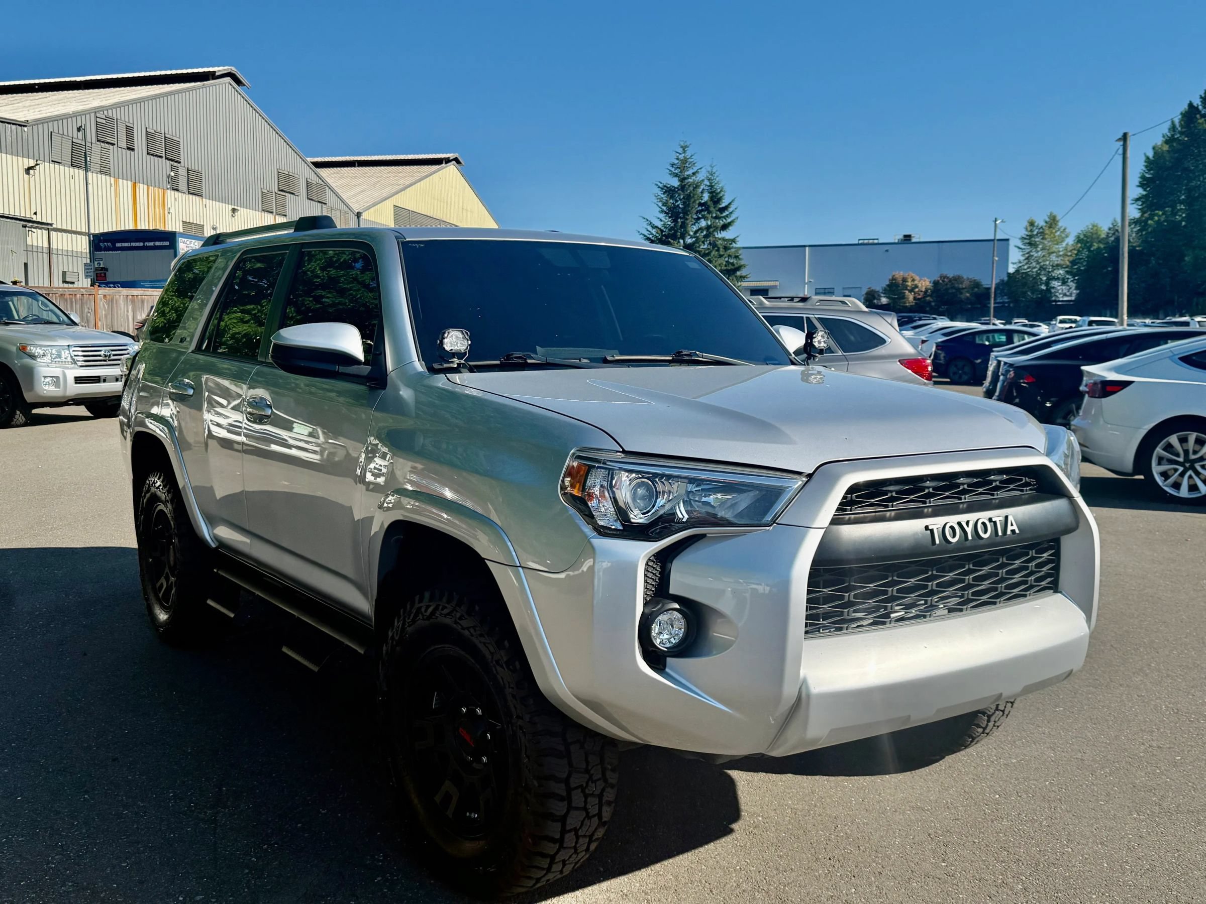 Used 2019 Toyota 4Runner SR5 AWD/4WD image 3