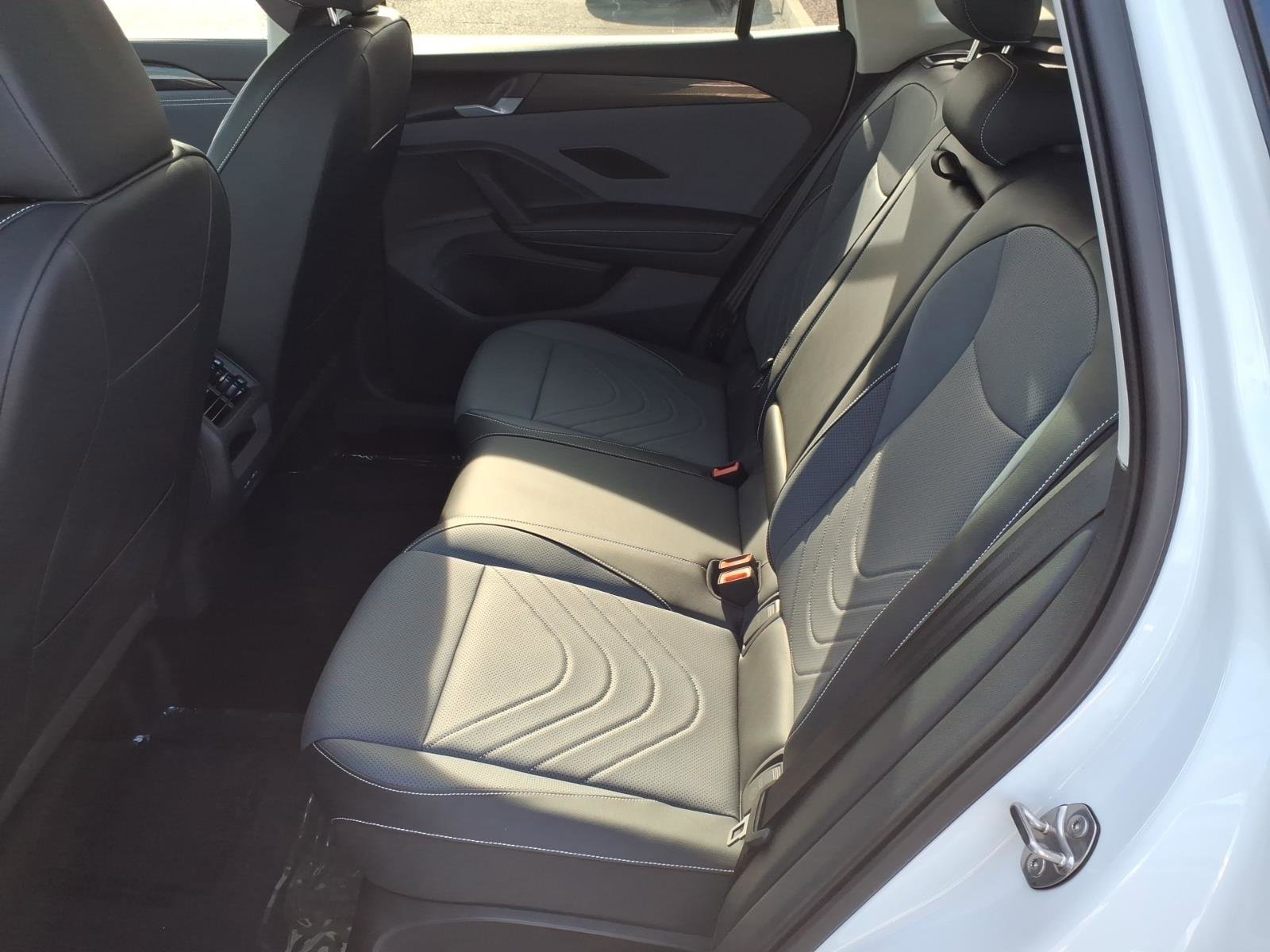 New 2026 Volkswagen Tiguan SE FWD image 13