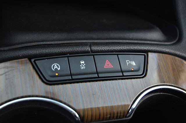 Used 2020 GMC Acadia SLE image 17