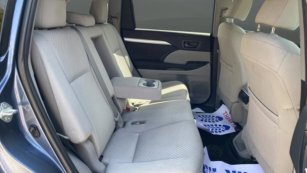 Used 2019 Toyota Highlander LE AWD/4WD image 25