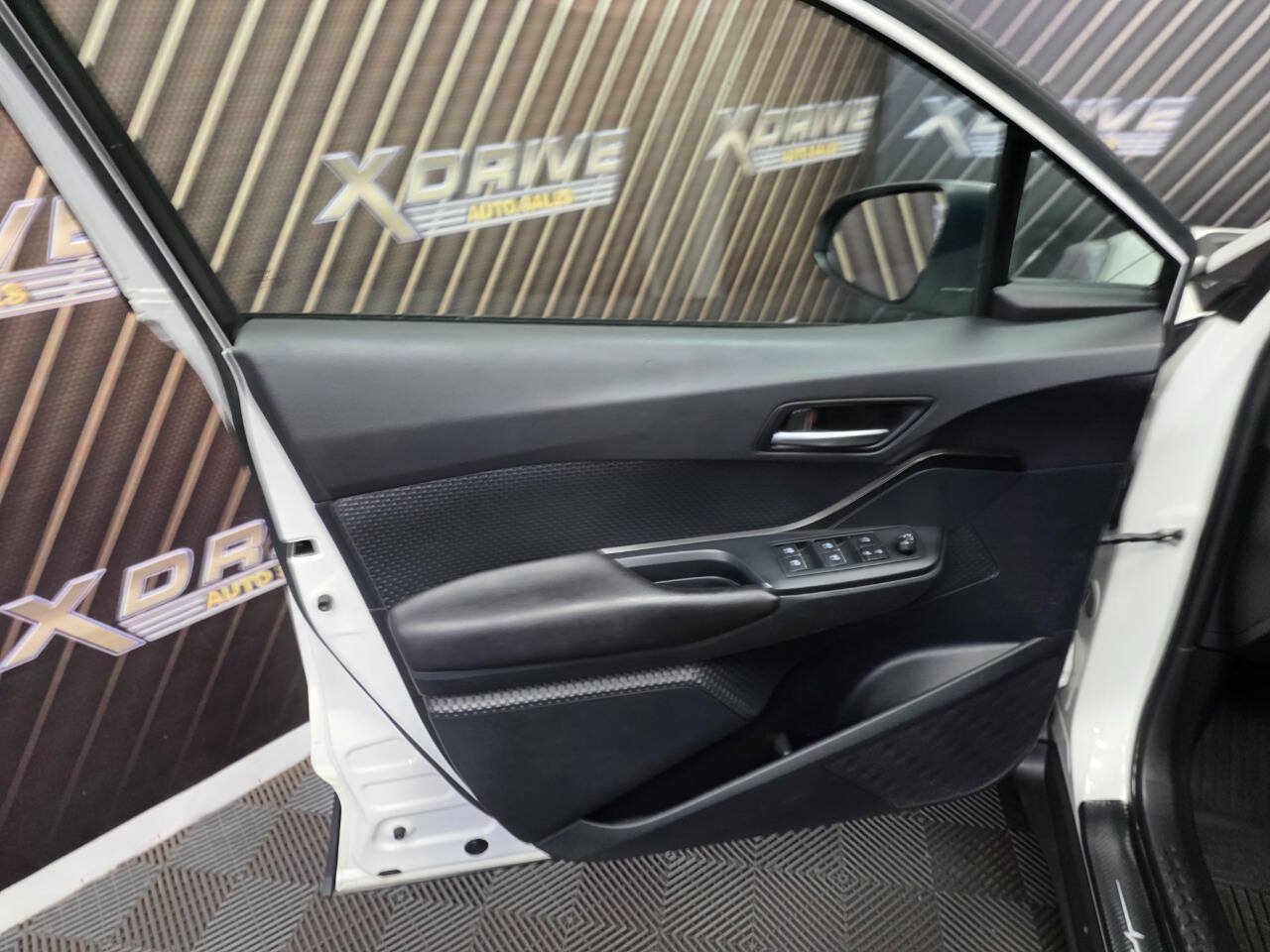 Used 2018 Toyota C-HR XLE FWD image 15