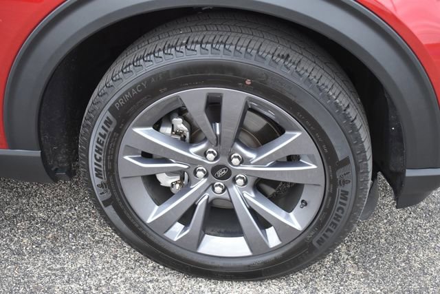 Used 2024 Ford Explorer XLT w/ Equipment Group 202A AWD/4WD image 11