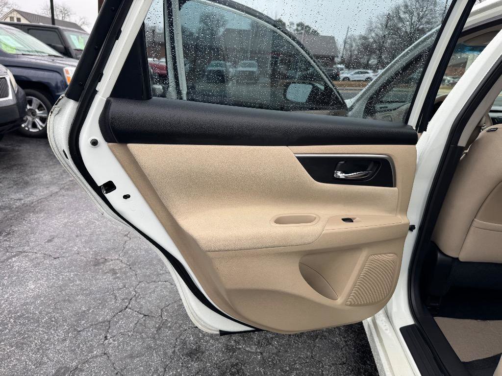 Used 2015 Nissan Altima 2.5 S w/ Power Driver Seat Package FWD image 14
