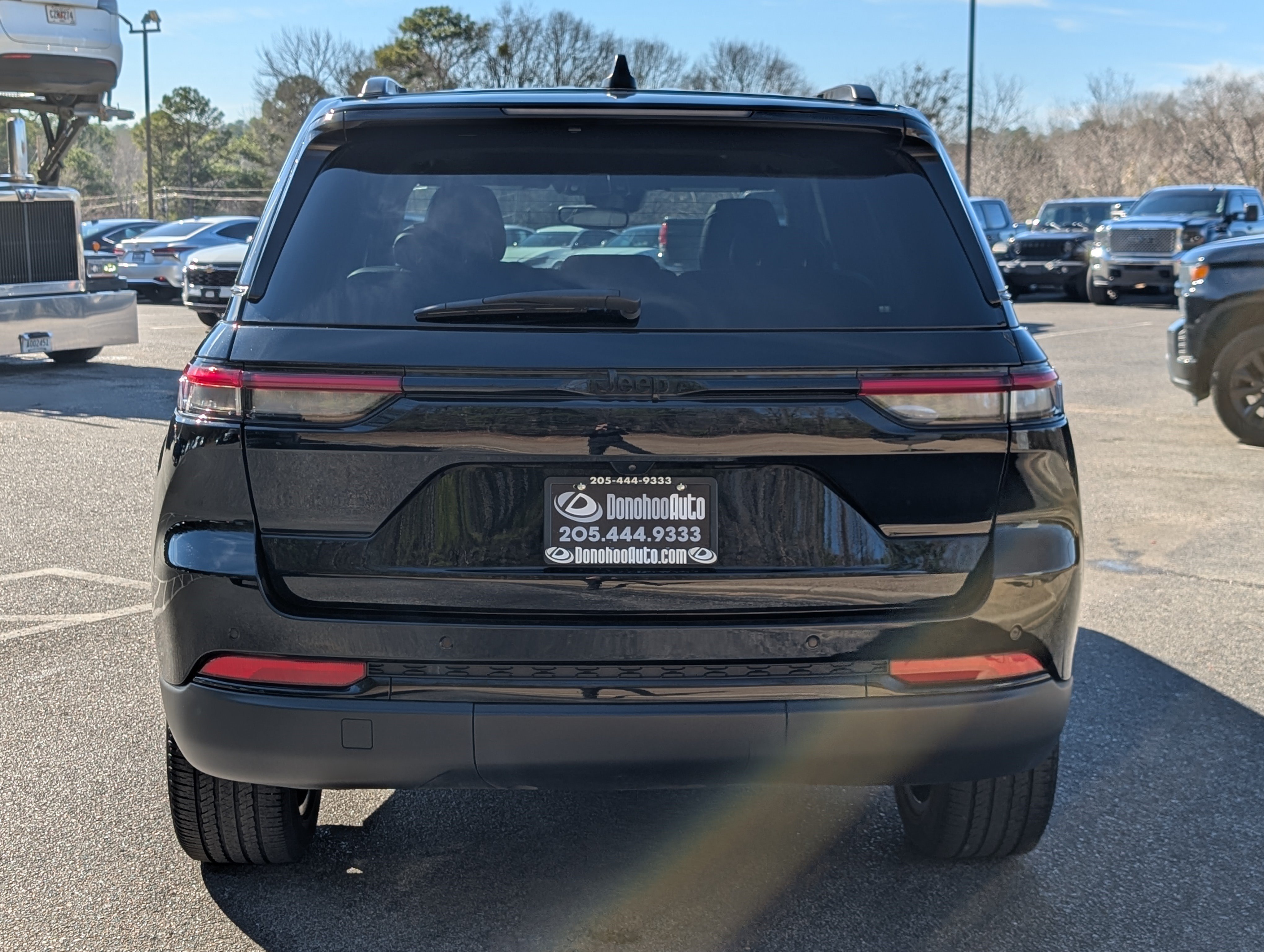 Used 2023 Jeep Grand Cherokee Altitude RWD image 8