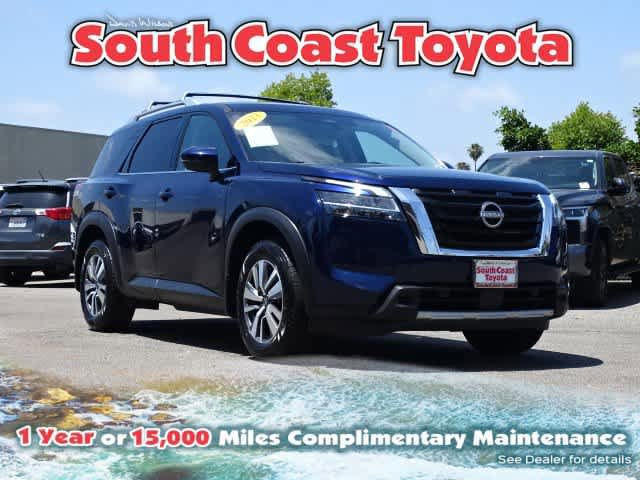 Used 2023 Nissan Pathfinder SL FWD image 1