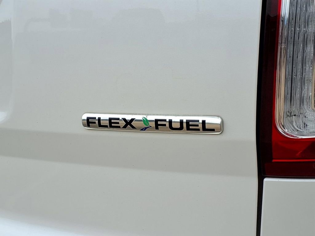Used 2015 Ford Explorer XLT w/ Equipment Group 202B FWD image 9