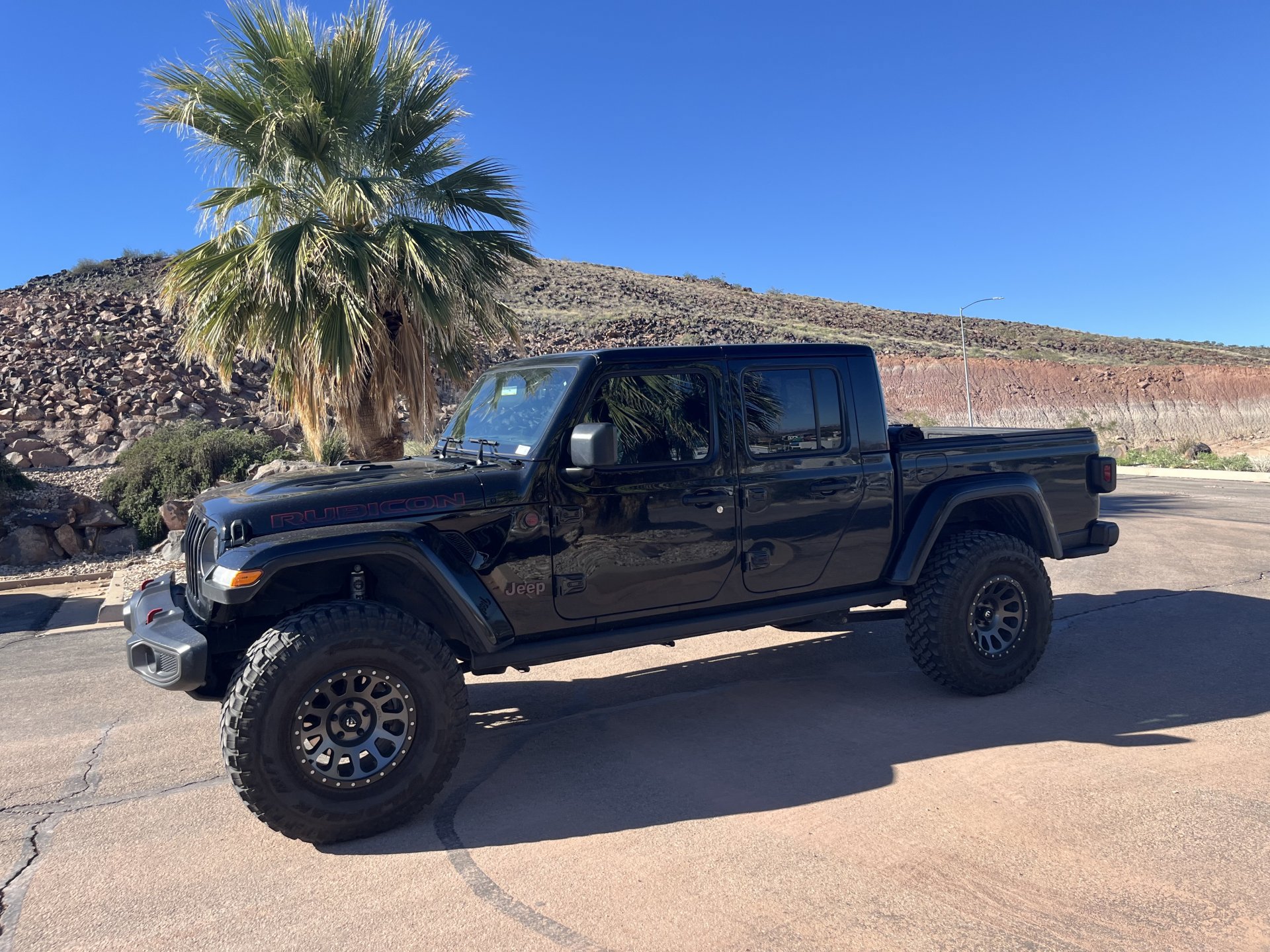Used 2023 Jeep Gladiator Rubicon w/ Trailer Tow Package AWD/4WD image 6