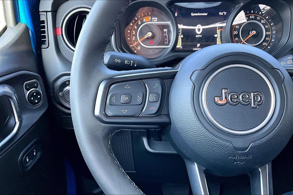 Used 2025 Jeep Wrangler Unlimited Rubicon w/ Convenience Group AWD/4WD image 6