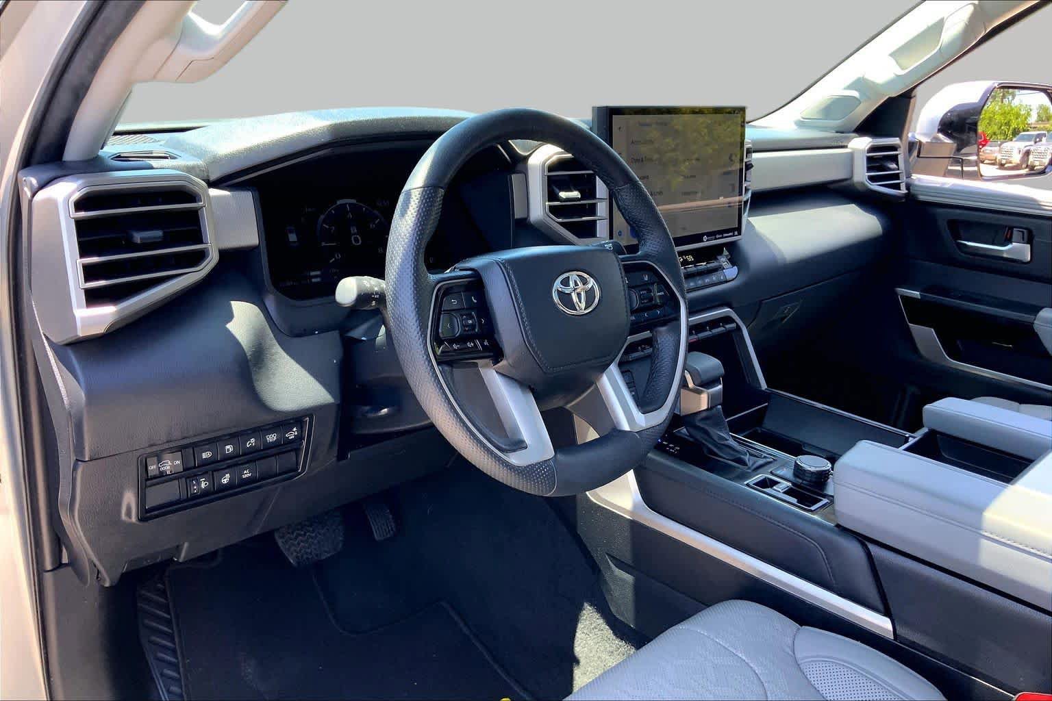 Used 2023 Toyota Sequoia Limited AWD/4WD image 18