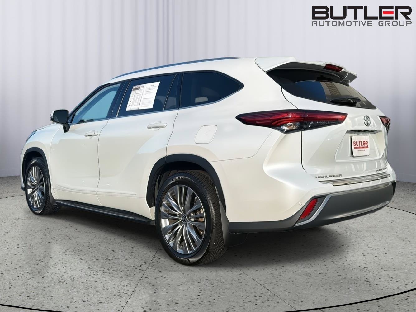Used 2022 Toyota Highlander Platinum AWD/4WD image 4