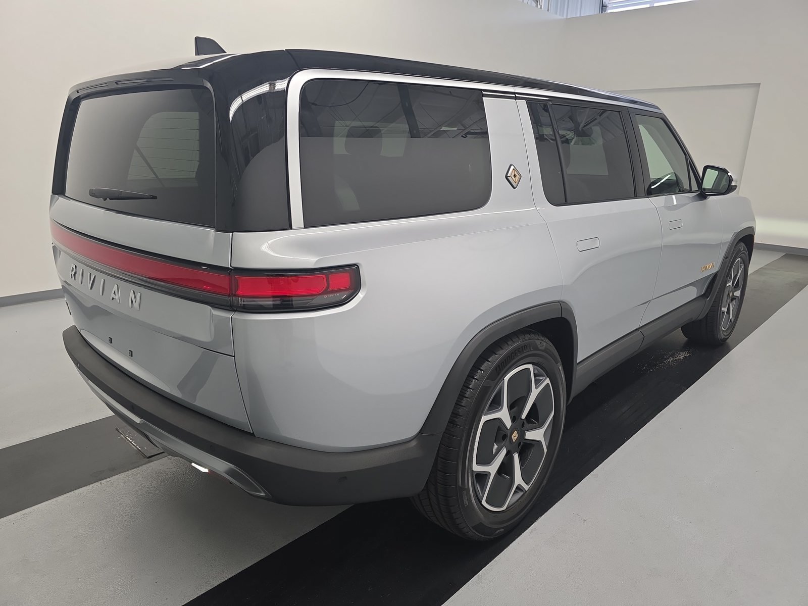 Used 2024 Rivian R1S Adventure Quad AWD/4WD image 5