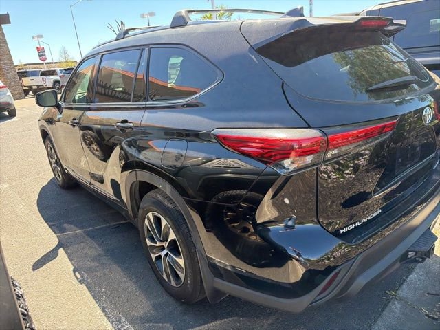 Certified 2021 Toyota Highlander XLE AWD/4WD image 7