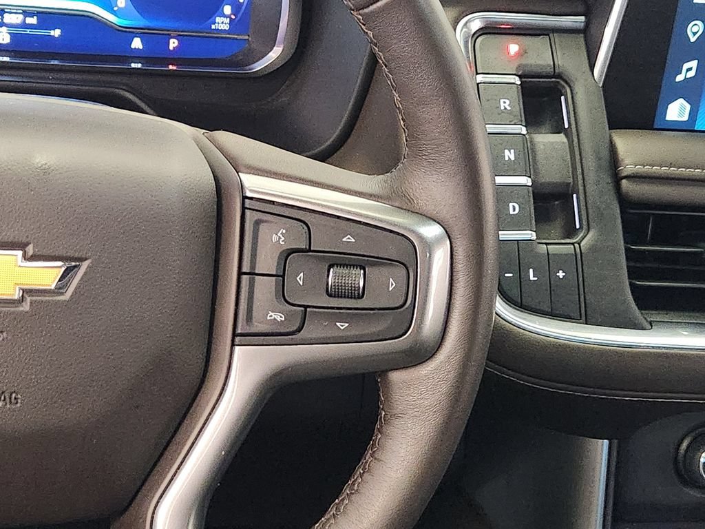 Used 2022 Chevrolet Suburban LT w/ Luxury Package RWD image 29