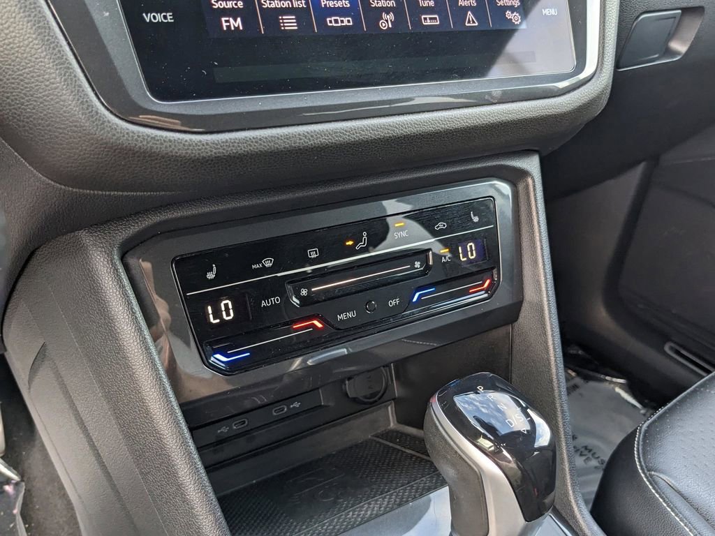 Certified 2022 Volkswagen Tiguan SE R-Line image 24