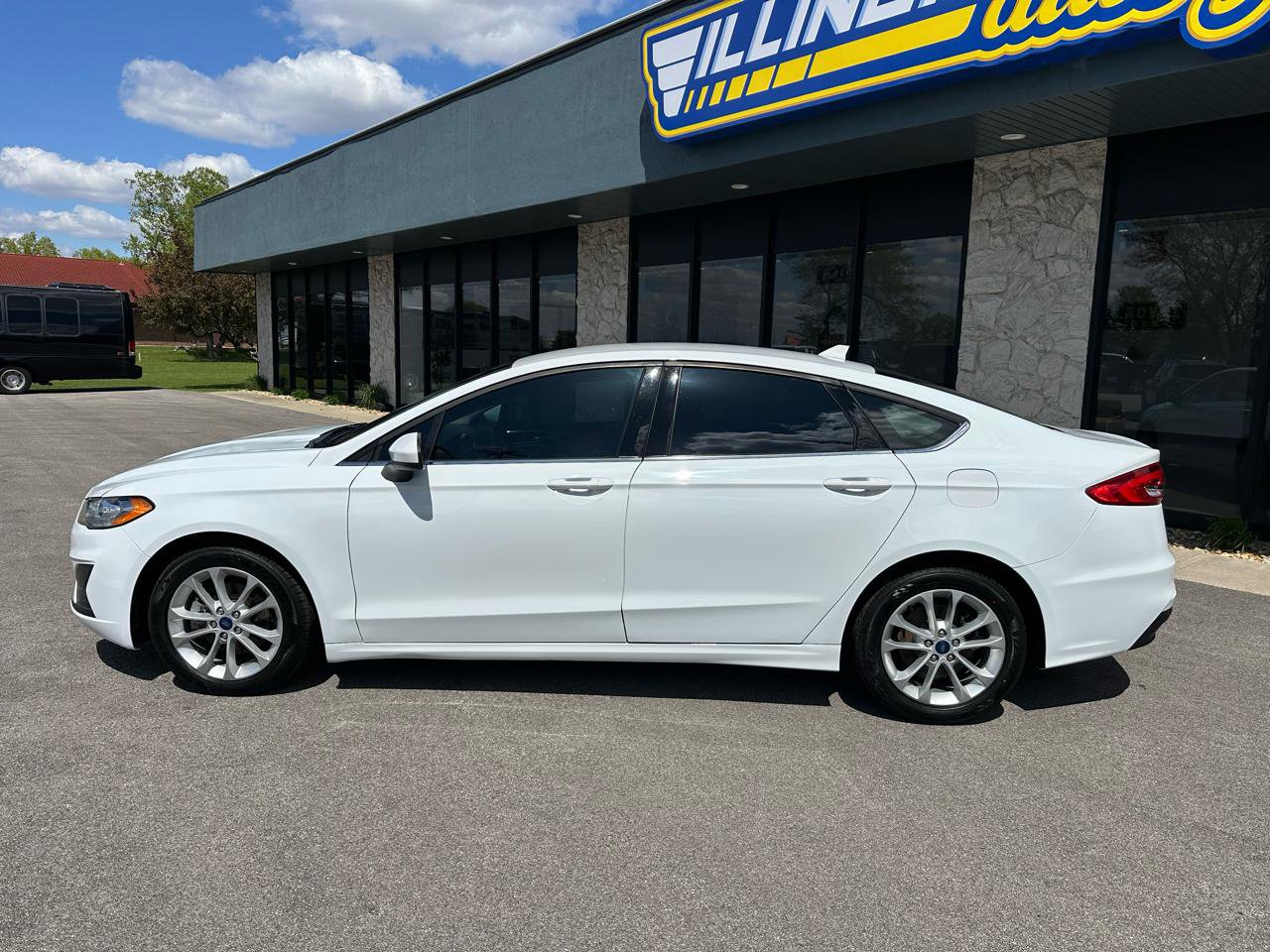 Used 2020 Ford Fusion SE FWD image 4