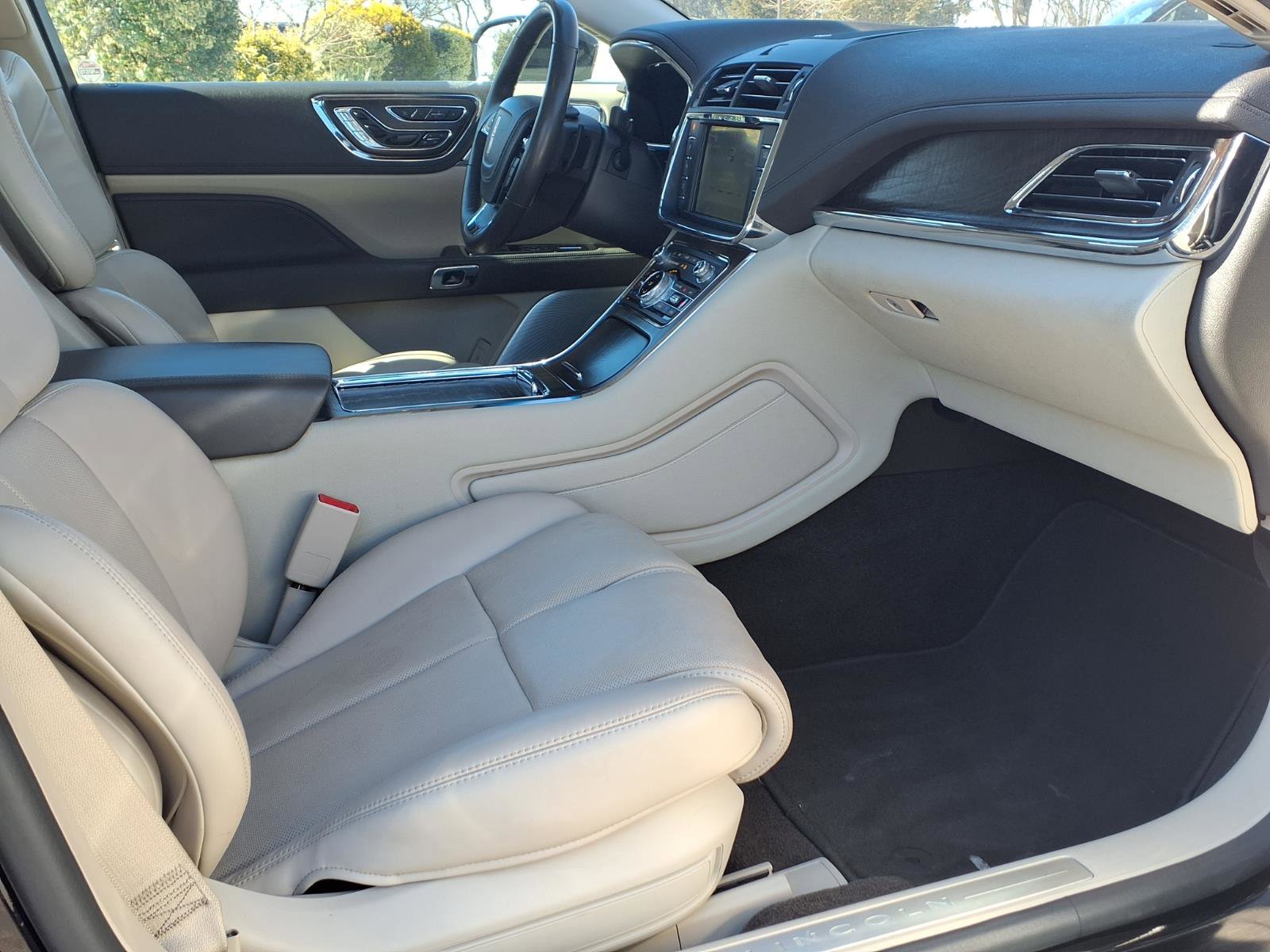 Used 2020 Lincoln Continental Reserve w/ Luxury Package image 10