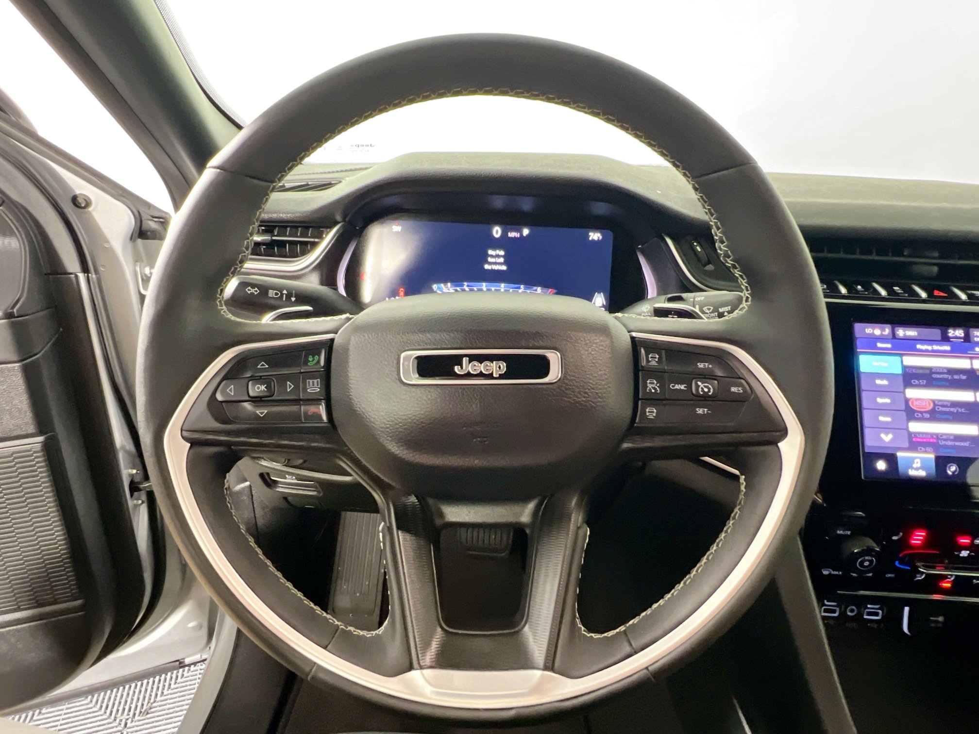 Used 2024 Jeep Grand Cherokee Altitude image 17