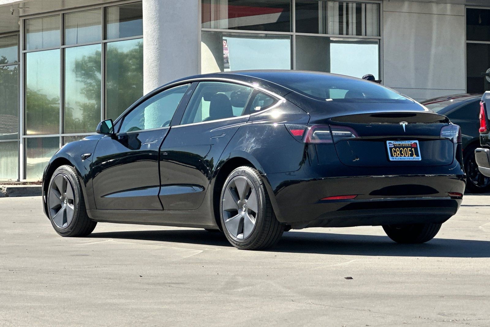 Used 2023 Tesla Model 3 Standard Range image 4