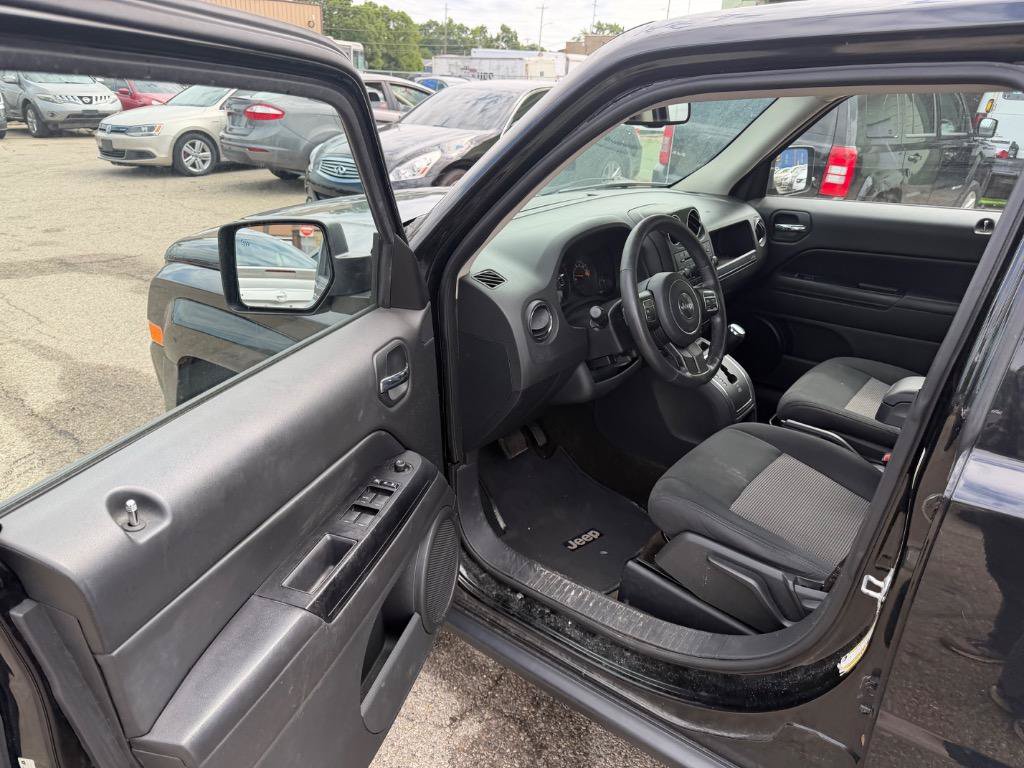 Used 2014 Jeep Patriot Latitude AWD/4WD image 14