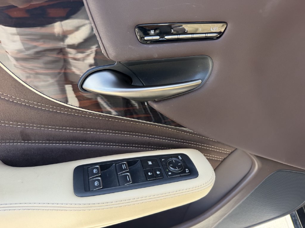 Used 2020 Lexus LS 500 AWD w/ Luxury Package image 11