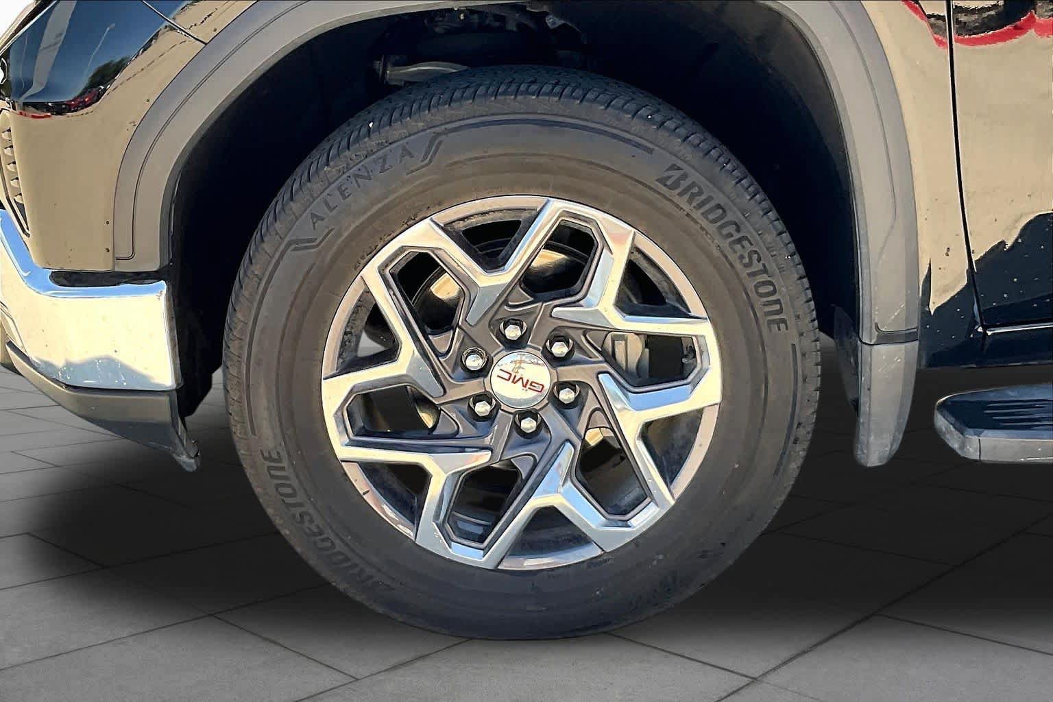 Used 2026 GMC Sierra 1500 SLT AWD/4WD image 11