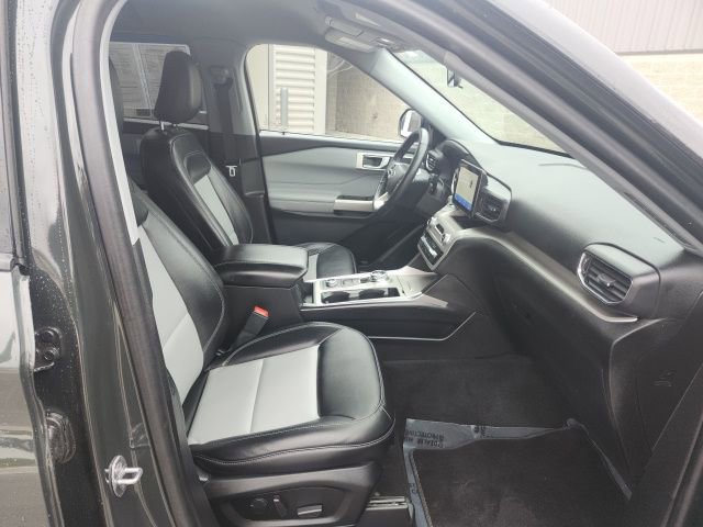 Used 2022 Ford Explorer XLT w/ Equipment Group 202A image 11