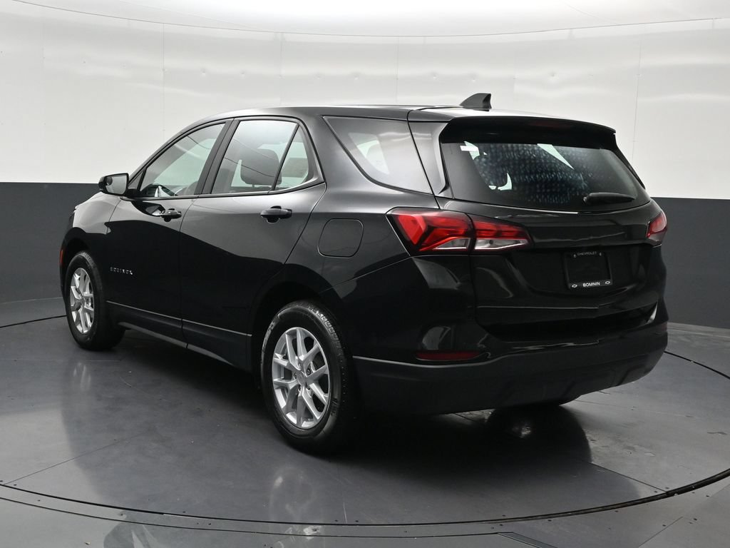 Used 2024 Chevrolet Equinox LS FWD image 3