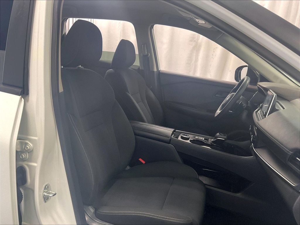 Used 2023 Nissan Rogue S AWD/4WD image 11