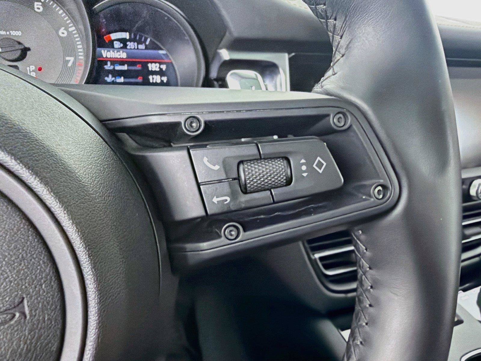 Certified 2024 Porsche Macan AWD/4WD image 15