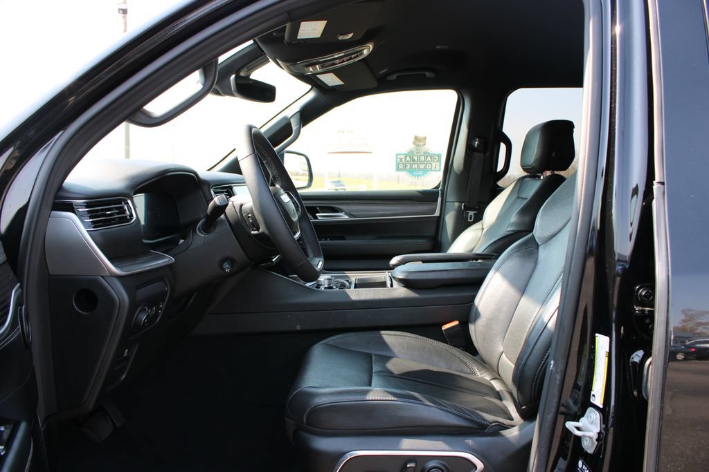 Used 2024 Jeep Wagoneer L Series II w/ Flexible Seating Group AWD/4WD image 22
