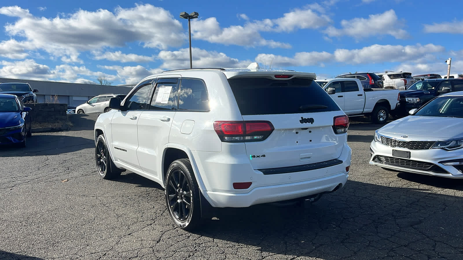 Used 2019 Jeep Grand Cherokee Altitude image 4