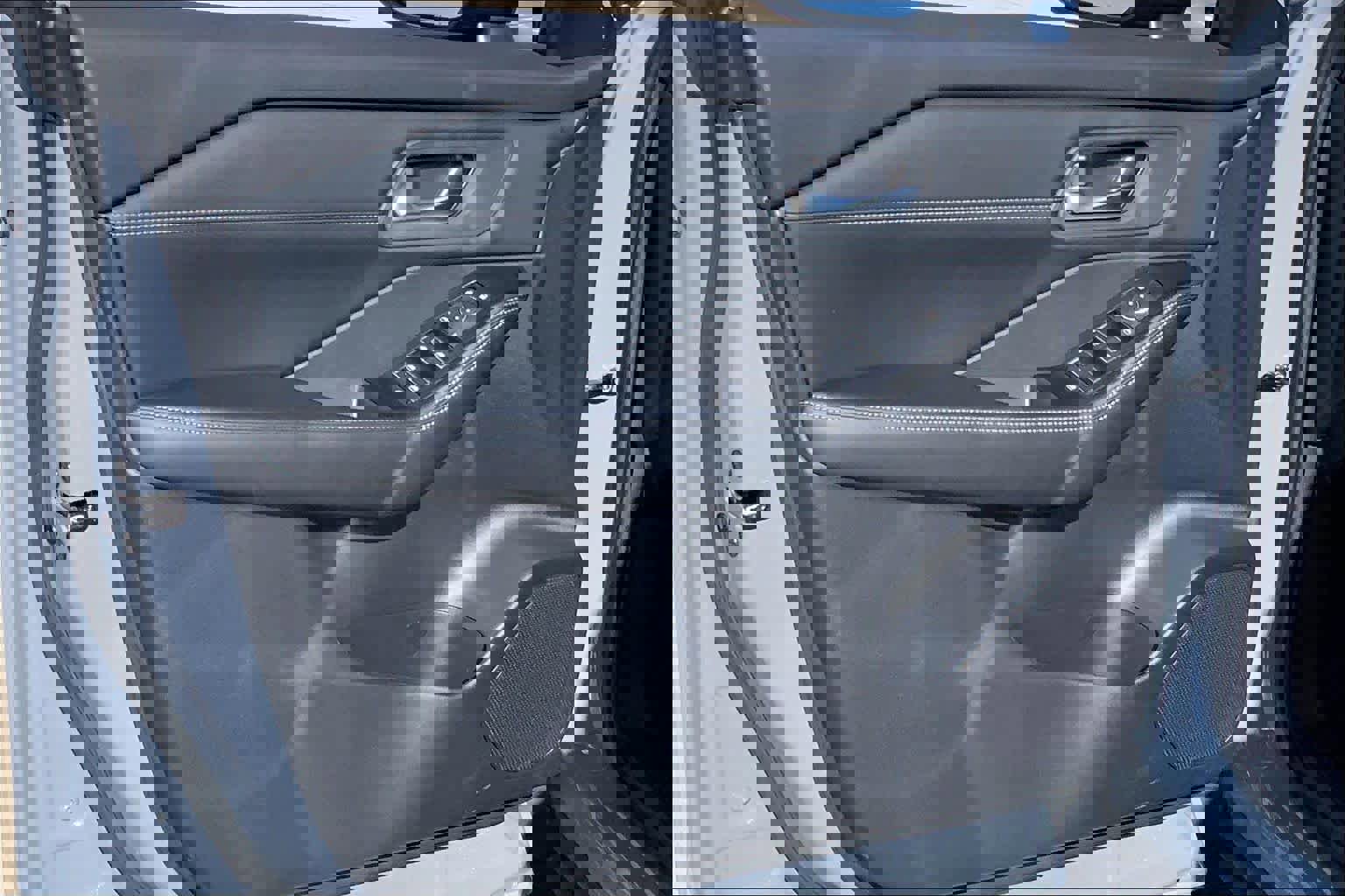 Used 2025 Nissan Rogue SL image 22