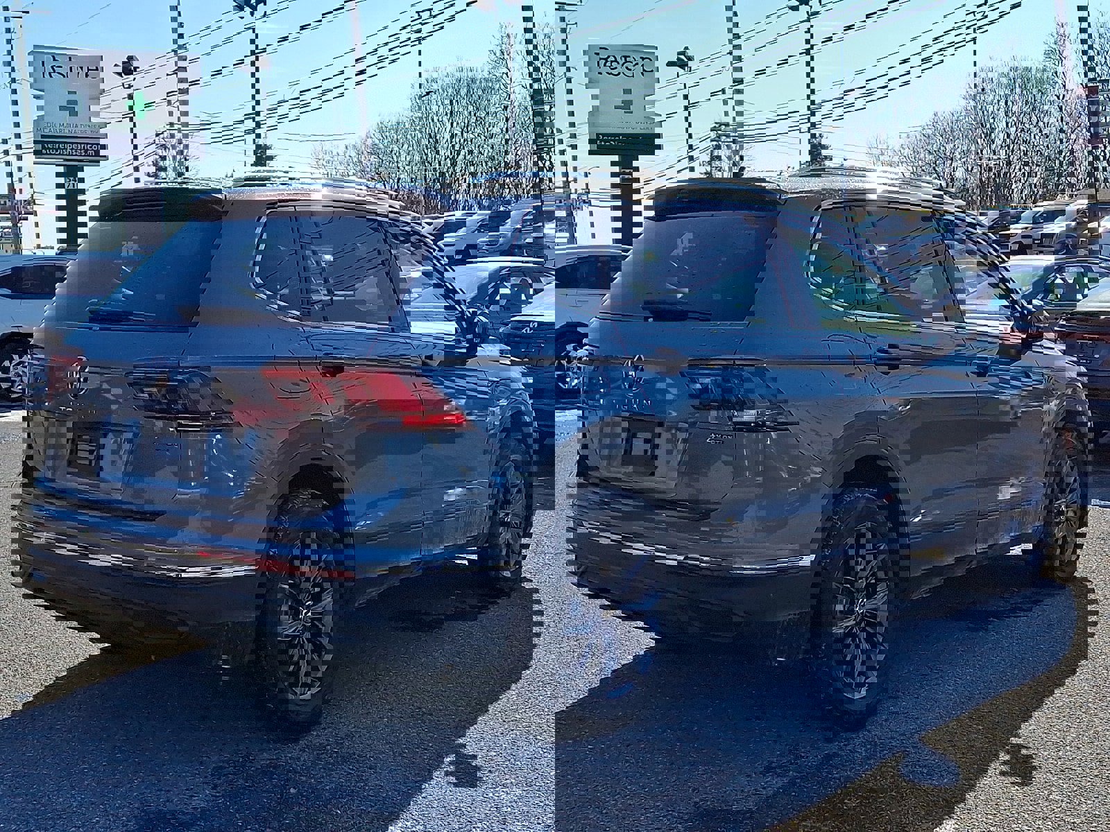 Used 2022 Volkswagen Tiguan SE image 4