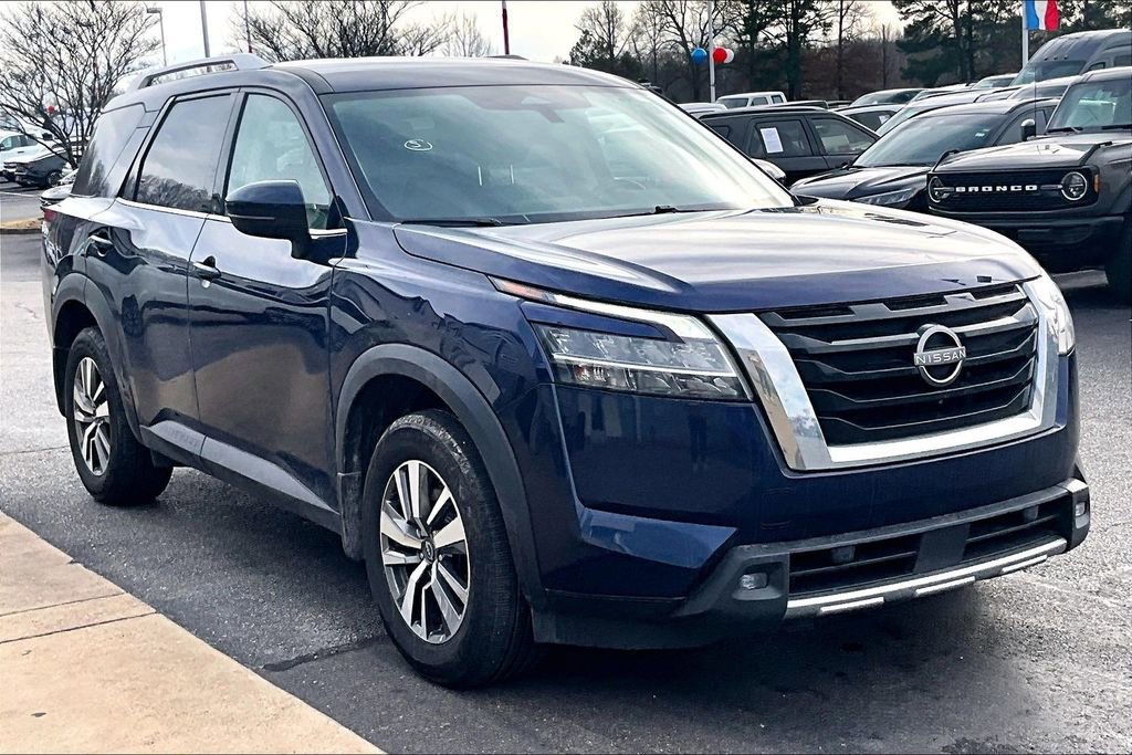 Used 2022 Nissan Pathfinder SL image 1