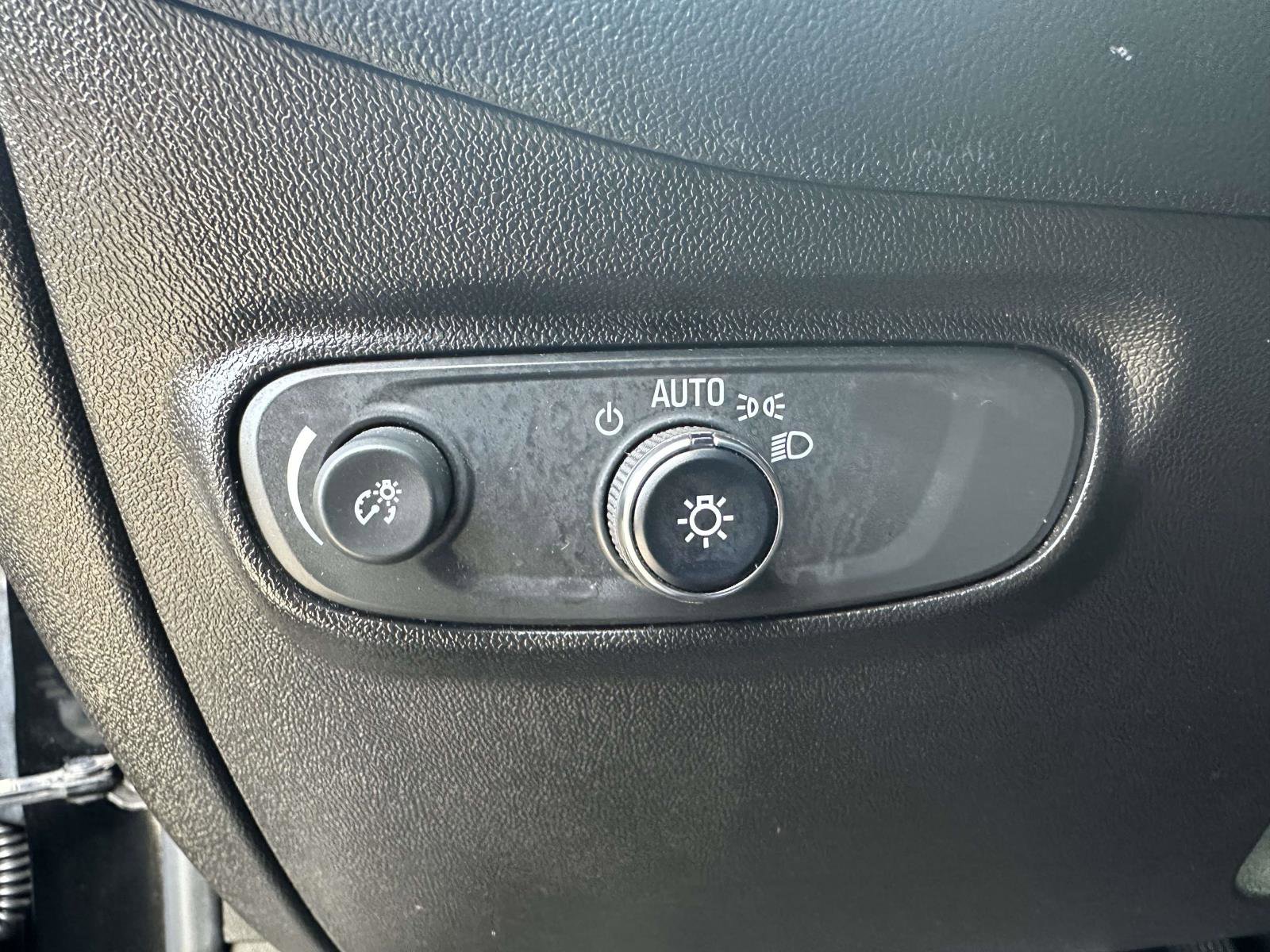 Used 2022 Chevrolet Equinox RS image 19