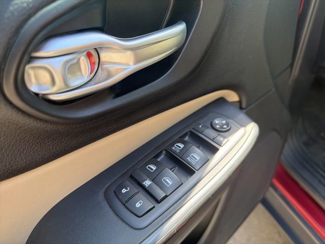 Used 2015 Jeep Cherokee Limited w/ Trailer Tow Group AWD/4WD image 17