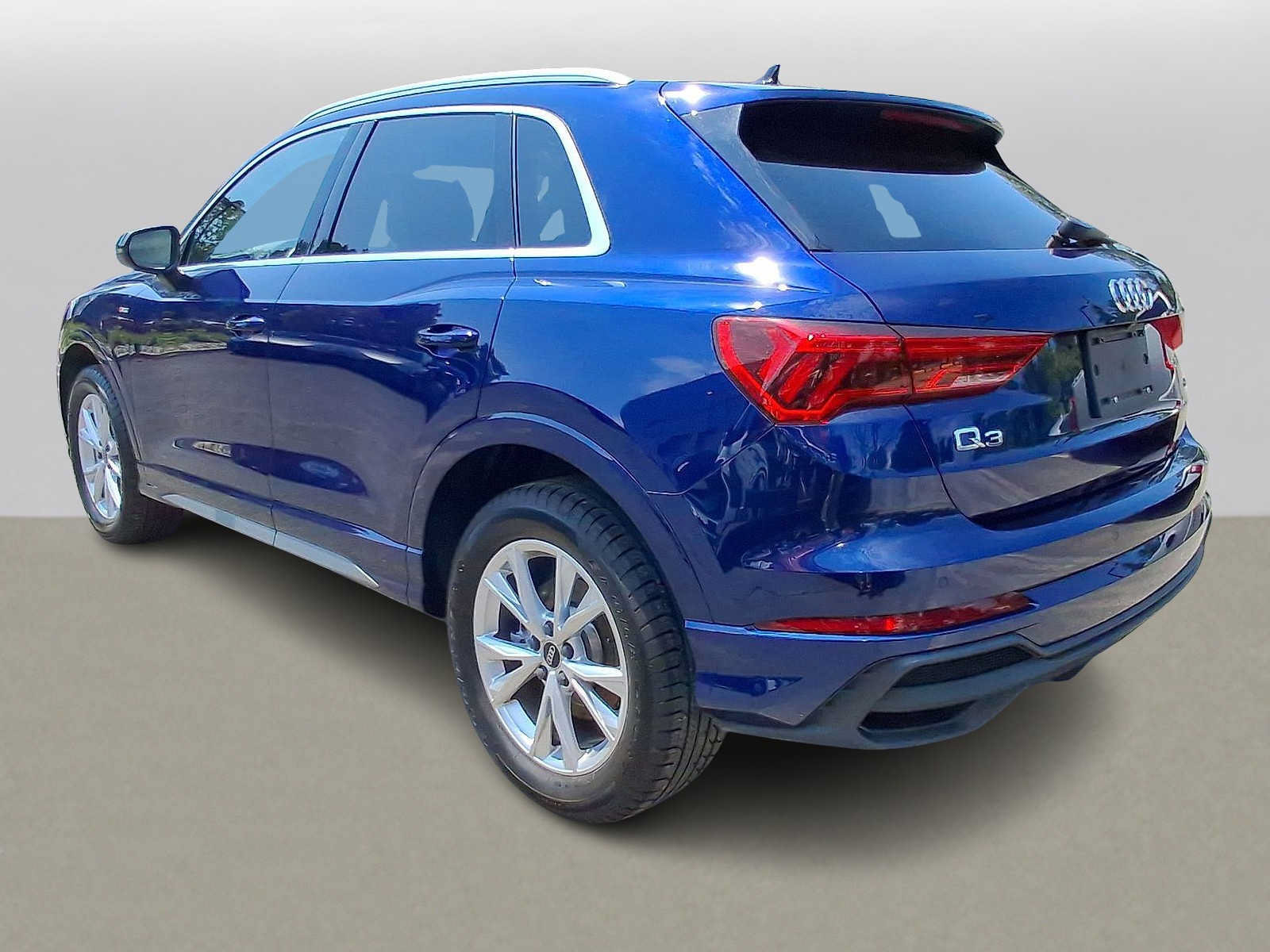 Used 2023 Audi Q3 2.0T Premium w/ Convenience Package AWD/4WD image 28