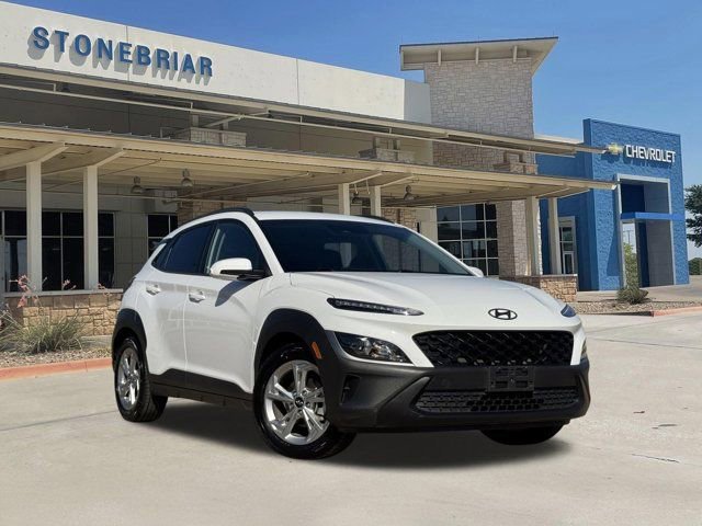 Used 2023 Hyundai Kona SEL FWD image 2