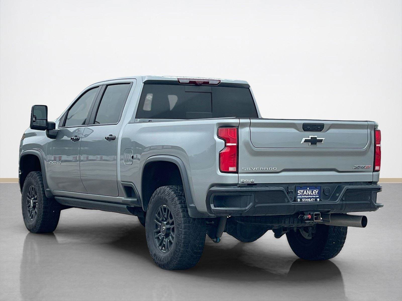 Used 2025 Chevrolet Silverado 2500 ZR2 w/ Technology Package AWD/4WD image 5