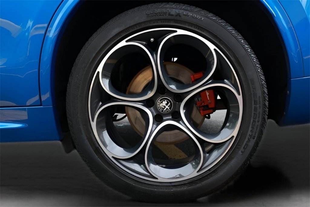 Used 2023 Alfa Romeo Stelvio Veloce image 25