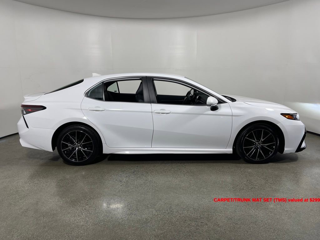 Used 2024 Toyota Camry SE image 2