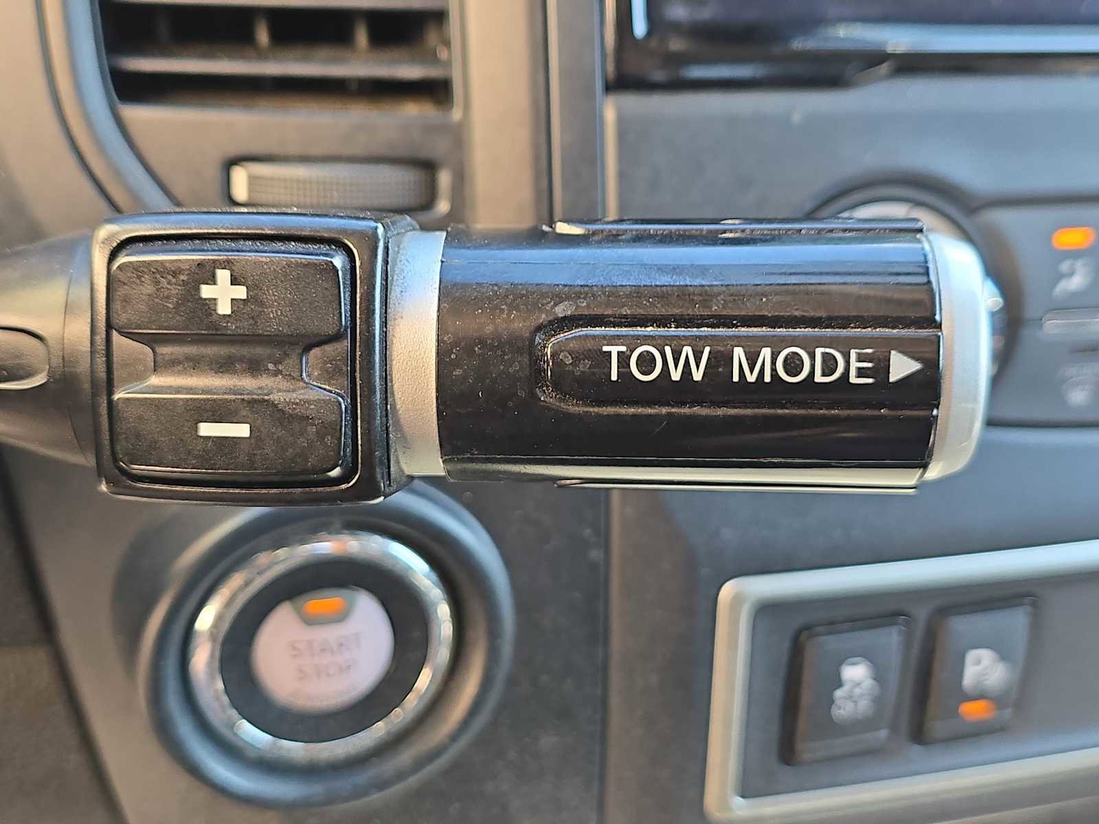 Used 2022 Nissan Titan S image 22