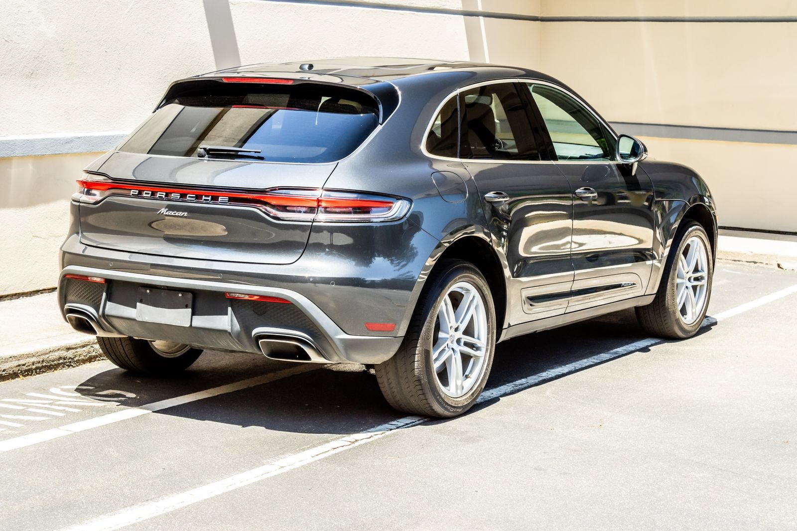 Used 2023 Porsche Macan AWD/4WD image 7