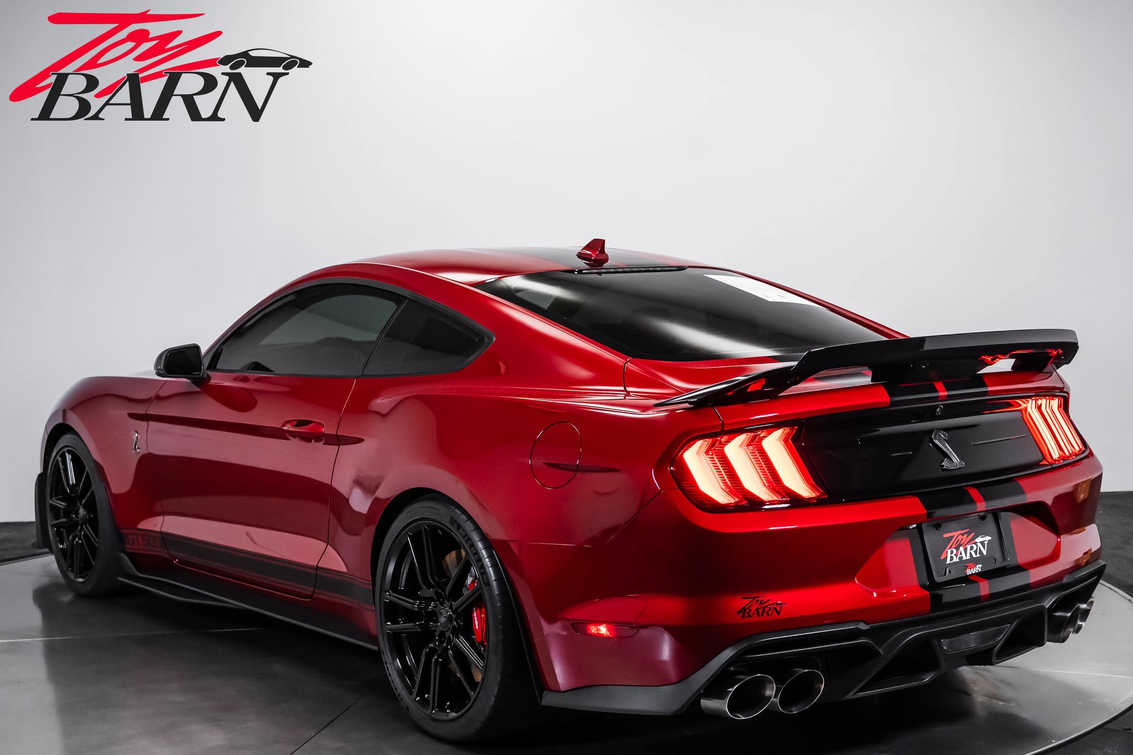 Used 2021 Ford Mustang Shelby GT500 w/ Technology Package RWD image 3