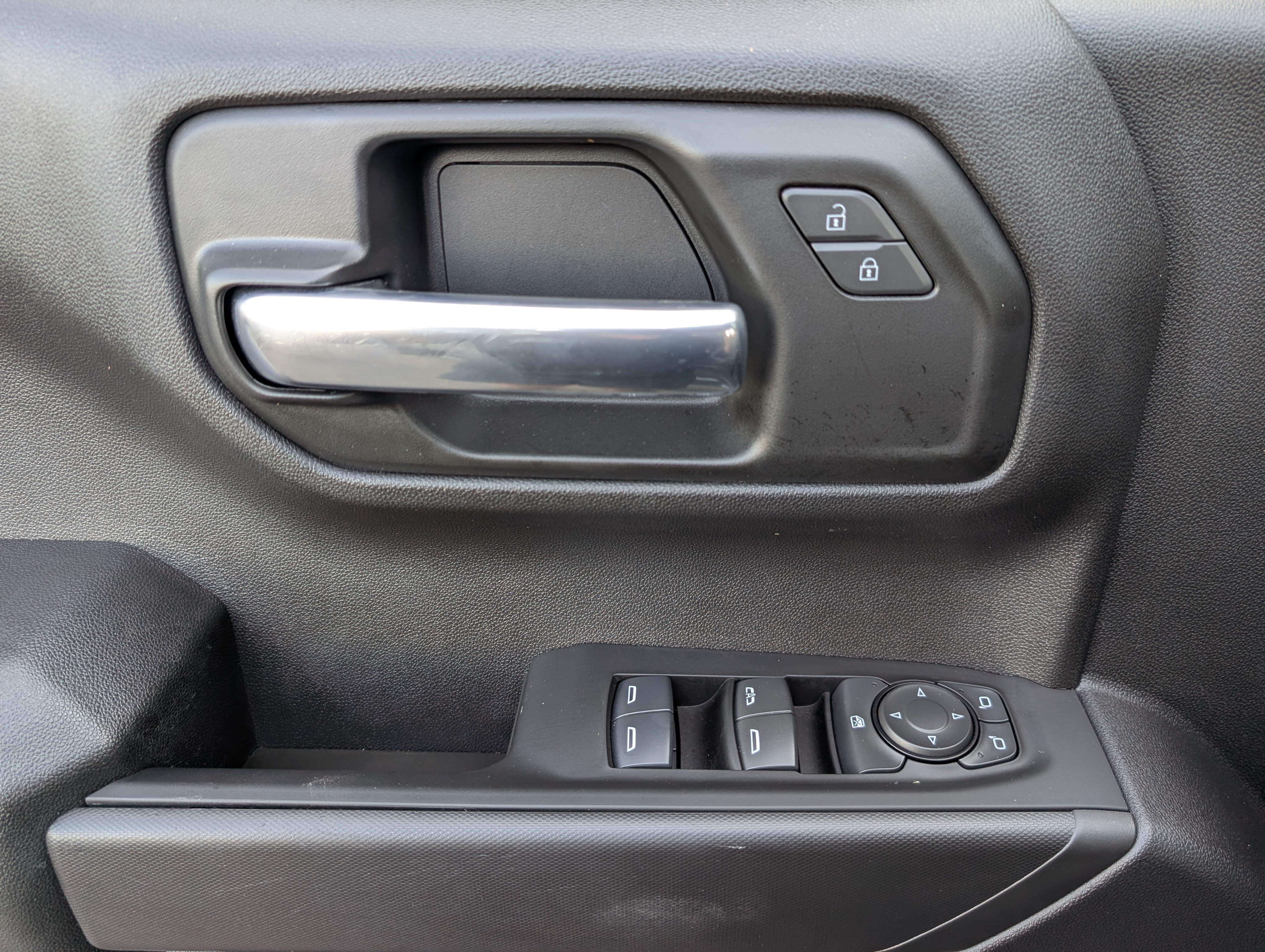 Used 2025 Chevrolet Silverado 1500 Custom Trail Boss AWD/4WD image 15