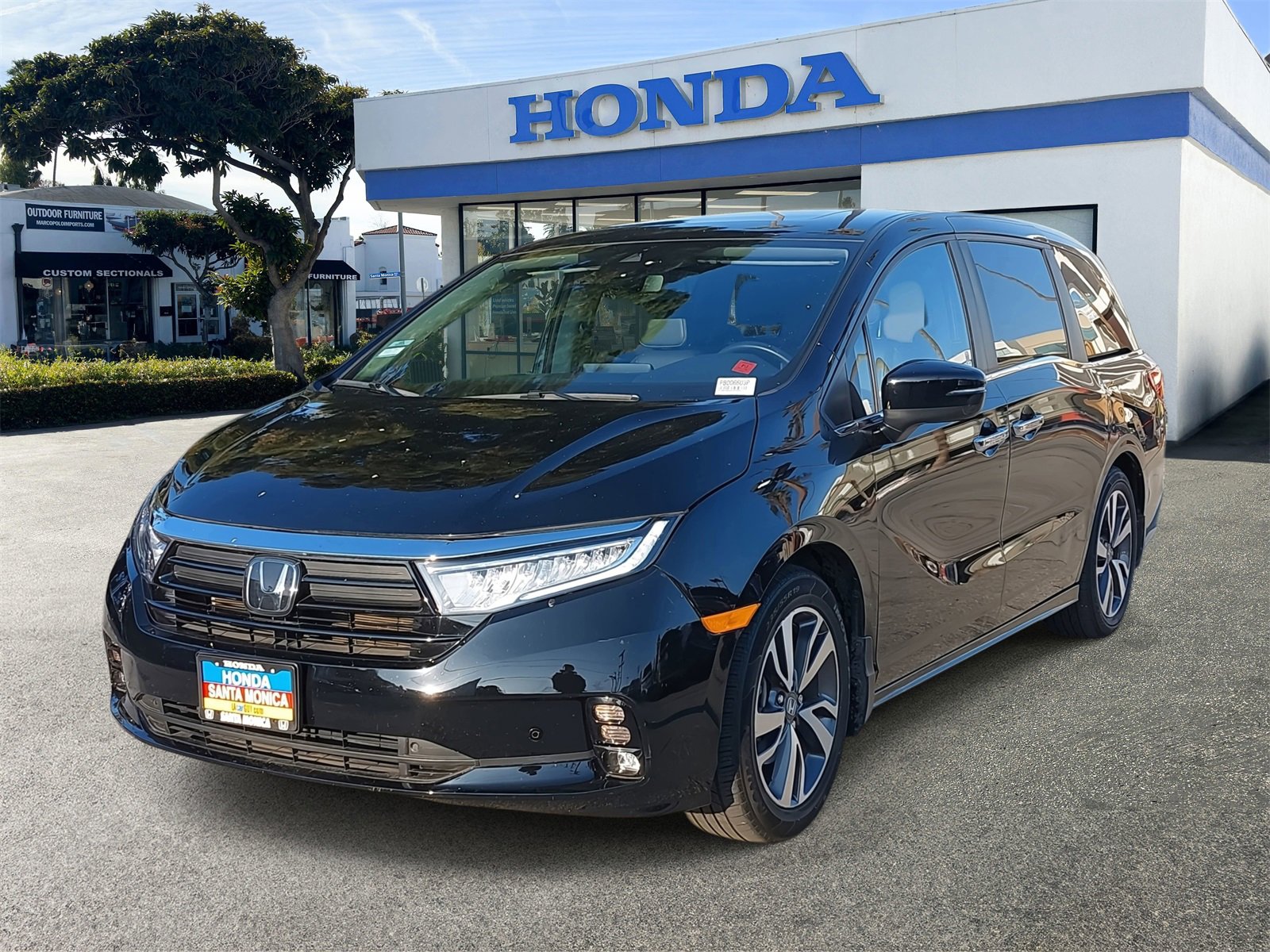 Used 2023 Honda Odyssey Touring image 1